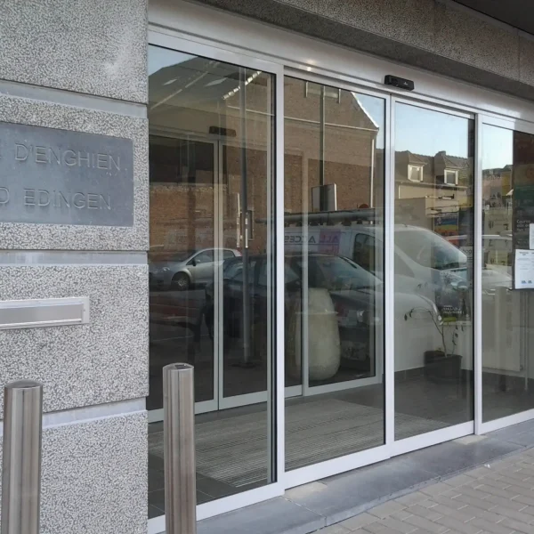 Porte automatique vitrée d’entrée publique – Ville d’Enghien – Vista Security